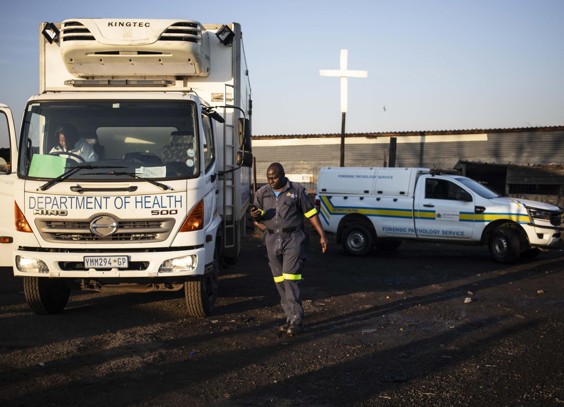 Ascienden a 17 los muertos por una fuga de gas en un asentamiento informal en Sudáfrica (Fotos)