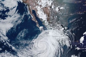 Huracán Hilary subió a categoría 3 mientras avanza hacia Baja California