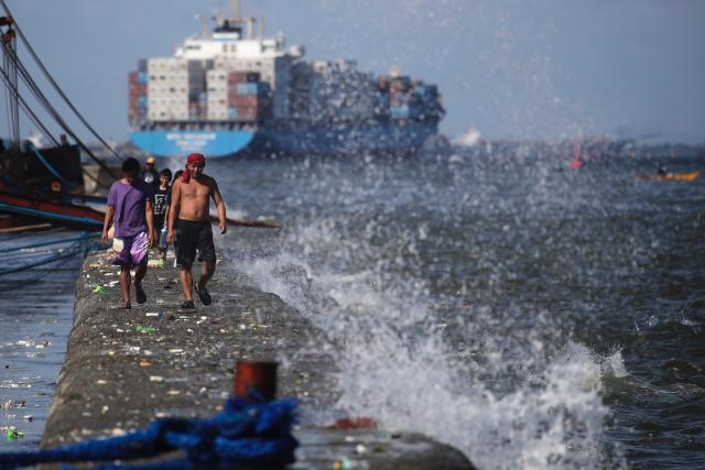 El norte de Filipinas se prepara para el embate del tifón Saola