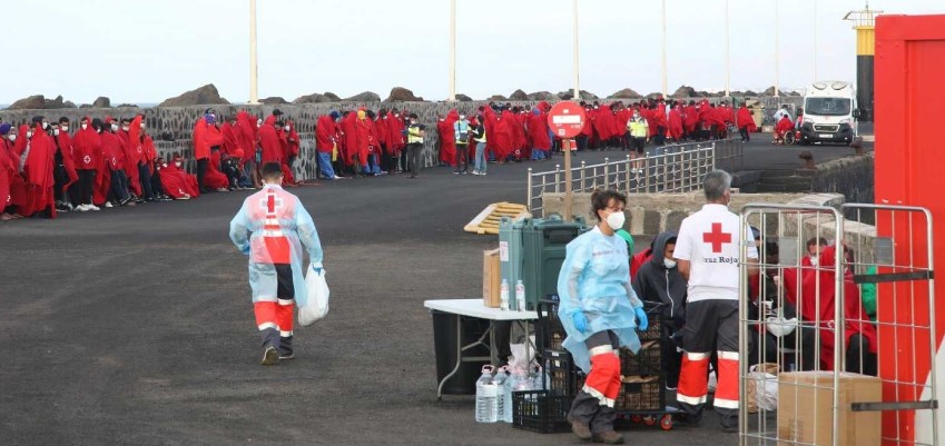 Rescatados 442 migrantes en aguas cercanas a la isla española de Lanzarote