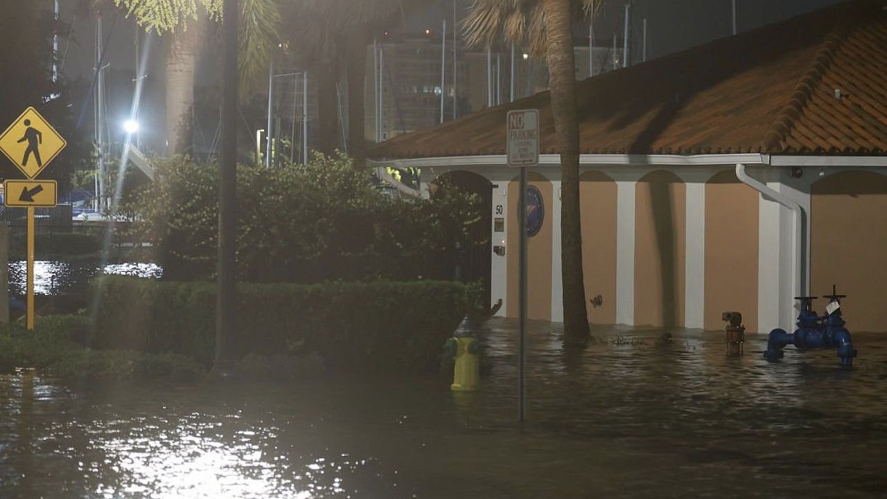 “Váyanse, no es algo para discutir”: Idalia causa terror en Florida mientras hay evacuaciones masivas