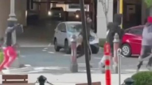 Al menos 30 personas robaron tienda de Yves Saint Laurent en Los Ángeles y ofrecen enorme recompensa (VIDEO)