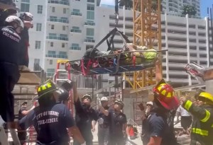 Tragedia en Miami: Obrero de una construcción cayó al vació y terminó atravesado por barras de refuerzo