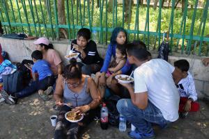 Ola de migrantes provoca escasez de alimentos en México