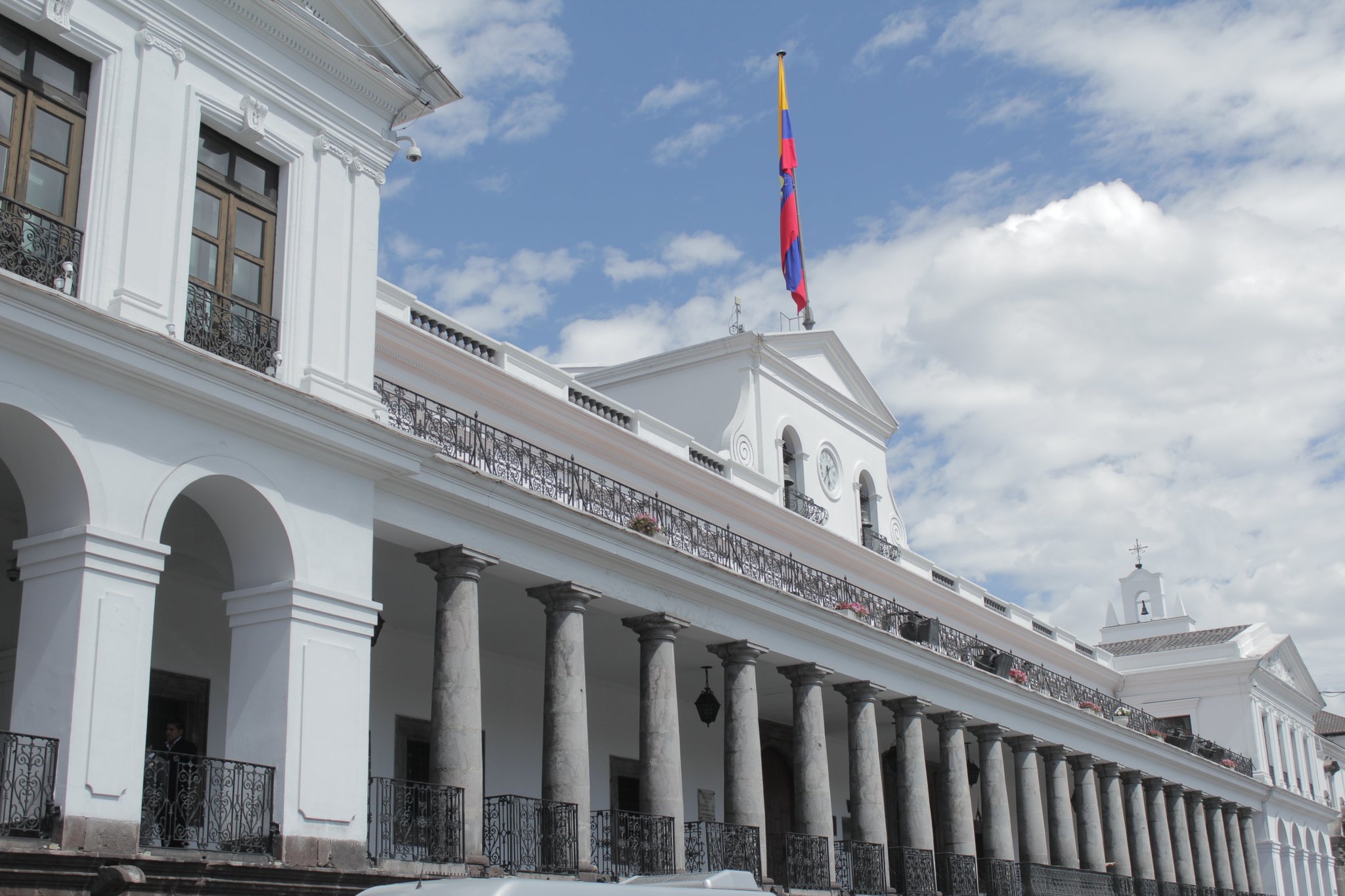 Consternación en Ecuador: Escolta presidencial se habría quitado la vida de un disparo en el palacio de Gobierno