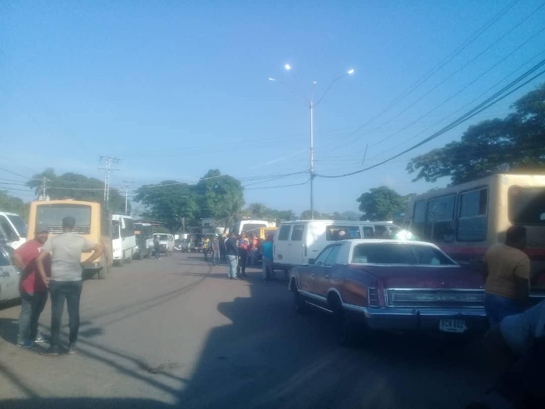 Transportistas de paro: Exigen al alcalde chavista de Puerto La Cruz mejoras viales en zona rural