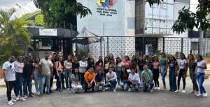 Jóvenes “hacen magia” para inscribirse en el Registro Electoral en Aragua