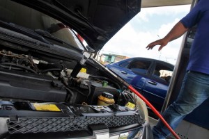 Conductores que usan gas para vehículos se “las ven negras” para recargar en Monagas