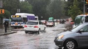 Nueva York, en estado de emergencia por inundaciones: metros, rutas y vuelos afectados (VIDEO)