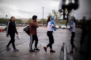 Las consecuencias de la campaña de Texas al trasladar migrantes a otros estados