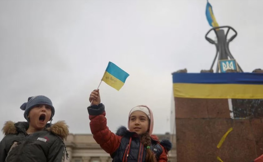 Ucrania abrió una investigación por asesinato, tortura y violencia sexual contra niños por parte de Rusia
