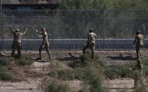 Activistas denunciaron que Texas extendió su polémica cerca en la frontera con México pese a las críticas