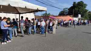 Votantes rechazan presencia de colectivos chavistas en centro electoral en el sector Andrés Eloy de Barquisimeto