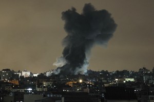 Israel prosigue con sus ataques aéreos en Gaza para devastar a Hamás