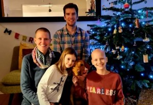 Niña de 12 años descubrió que tenía cáncer por su perro (VIDEO)