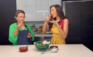 La Miss USA venezolana cocinando mandocas junto a su abuela es lo más tierno que verás hoy (VIDEO)