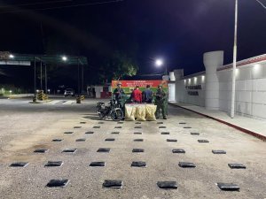 Agarraron a dos sujetos con más de 21 kilos de marihuana en sacos de alimento para pollo en Táchira