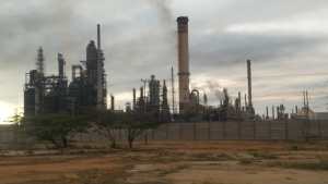 Gasoline production at the Amuay refinery remains paralyzed and Cardón operates at half capacity in western Venezuela