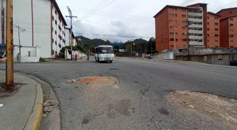 Urgen planes de asfaltado para la recuperación vial de la ciudad de Mérida