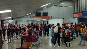 Aeropuerto de Maturín registra gran afluencia de personas para ver el juego de La Vinotinto (VIDEOS)