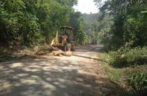 Carretera de Altamira y Calderas está siendo reparada por la Gobernación de Barinas
