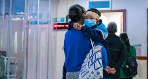 China dice que “no hay razones para preocuparse” por brote de enfermedades respiratorias
