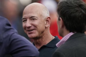 Se filtró el polémico contrato que Jeff Bezos le hizo firmar a su ex ama de llaves