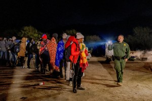 “Es un desastre humanitario”: el flujo migratorio desborda la frontera de EEUU