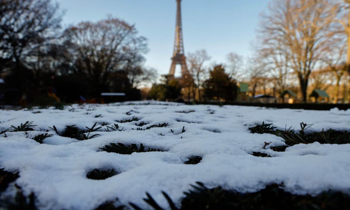 El frío en Francia conduce al cierre de escuelas y a restricciones en la circulación