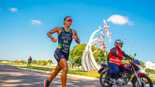 La triatleta olímpica atropellada en Brasil mejora, pero continúa en cuidados intensivos