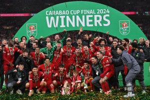 Liverpool apela a la “épica” y se corona con la Copa de la Liga Inglesa