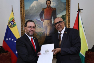 Llegó a Venezuela el nuevo embajador guyanés en medio de tensiones territoriales