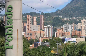Venezolano fue apuñalado junto a su novio estadounidense en exclusivo barrio de Medellín