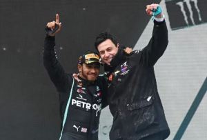 Toto Wolff contó detalles de como Hamilton le informó que se iba a Ferrari