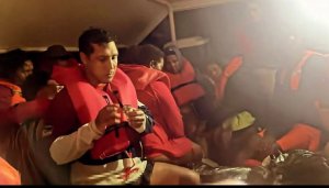 Rescataron a 40 pasajeros que cayeron al agua tras naufragio de un catamarán cerca de Margarita