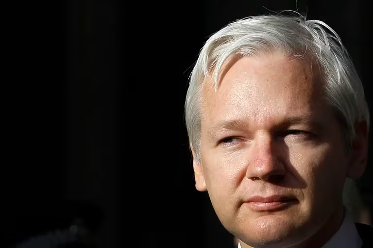 Julian Assange pasa su primera noche como un hombre libre en Australia