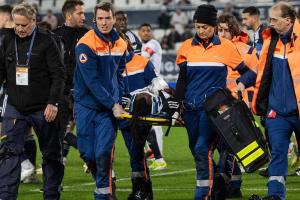 Drama en Francia: jugador recibió fuerte golpe en la cabeza, tuvo que ser operado y está en coma inducido
