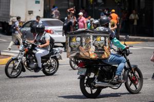 Los “delivery”, un boyante sector en Venezuela que emplea a miles de personas