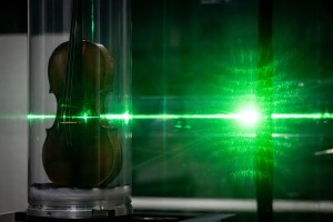 Expertos radiografían “el violín de los virtuosos” para descubrir los secretos de Niccolo Paganini