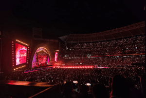 En VIDEO: decenas de fans intentaron colearse al concierto de Karol G y la seguridad reaccionó