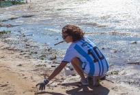 Una bota reciclada de Messi protagoniza campaña ecológica por el Paraná