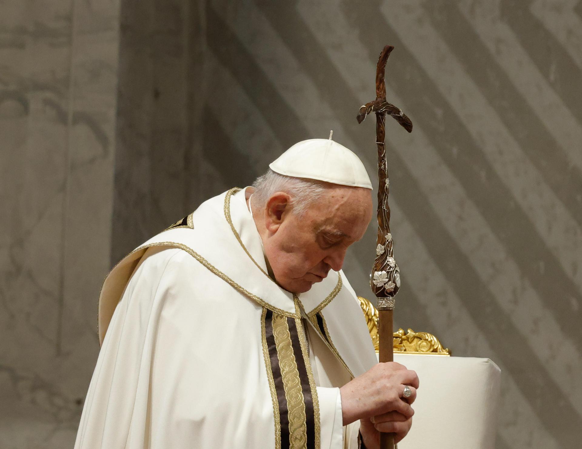 El papa Francisco dice que es necesario rezar por la paz en estos tiempos de guerra mundial