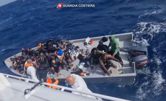 Mueren nueve migrantes y 15 están desaparecidos en un naufragio en el Mediterráneo central