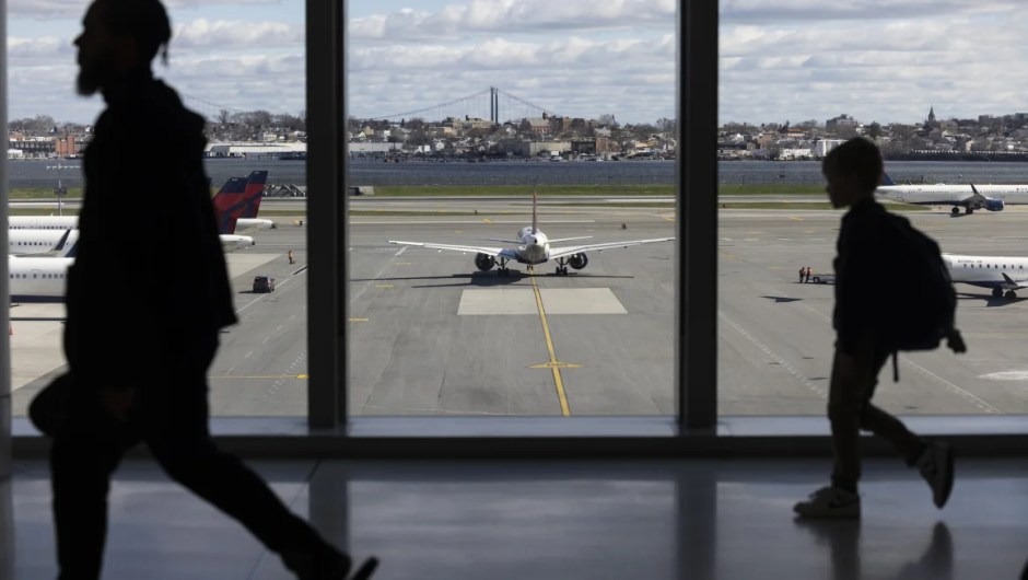 Las nuevas reglas que exigen autoridades en EEUU a las aerolíneas por reembolsos a pasajeros