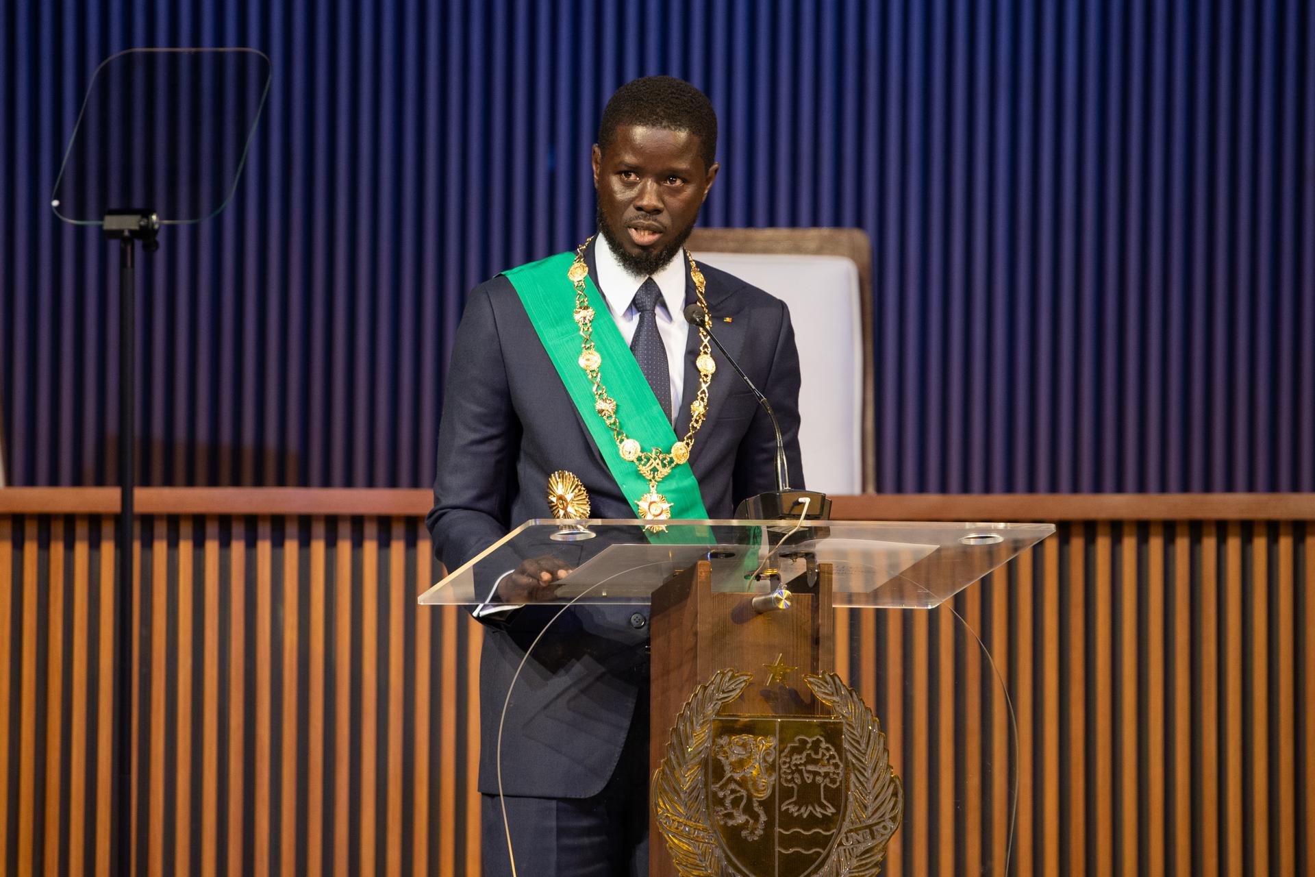 Bassirou Diomaye Faye, investido como presidente de Senegal