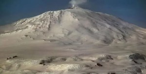 El misterio del volcán que lanza oro en polvo: dónde se encuentra y por qué ocurre ese fenómeno
