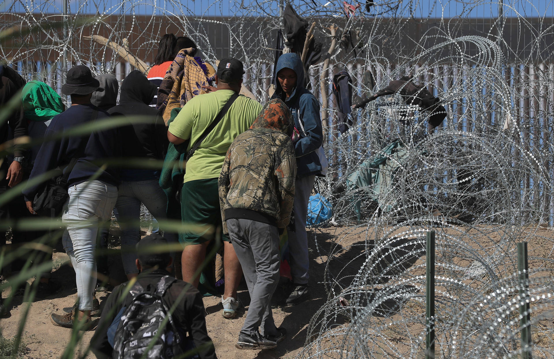 Detenciones de migrantes en la frontera de EEUU se redujeron un 10 % tras restricciones