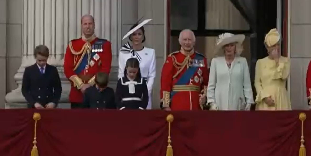 La imagen del año: La salida al balcón de la Familia Real británica