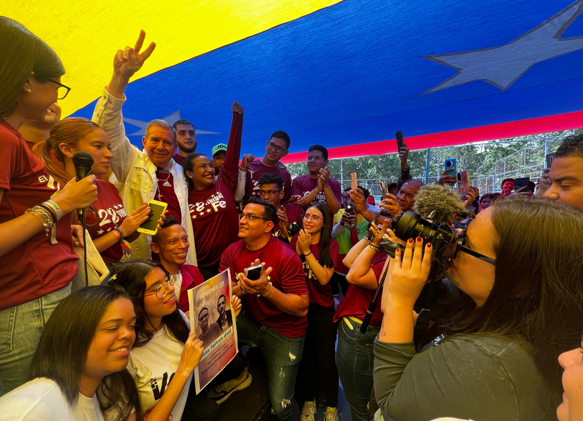 Edmundo González tras encuentro con jóvenes de la unidad: Vamos inspirados en la generación del 28