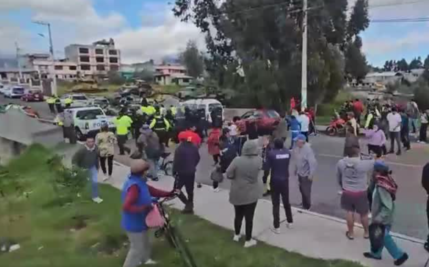 Turba arremete contra dos extranjeras en Ecuador por un presunto intento de secuestro